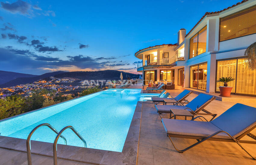 Kaş Kalkan'da Havuzlu ve Deniz Manzaralı Lüks 5+1 Villa 2