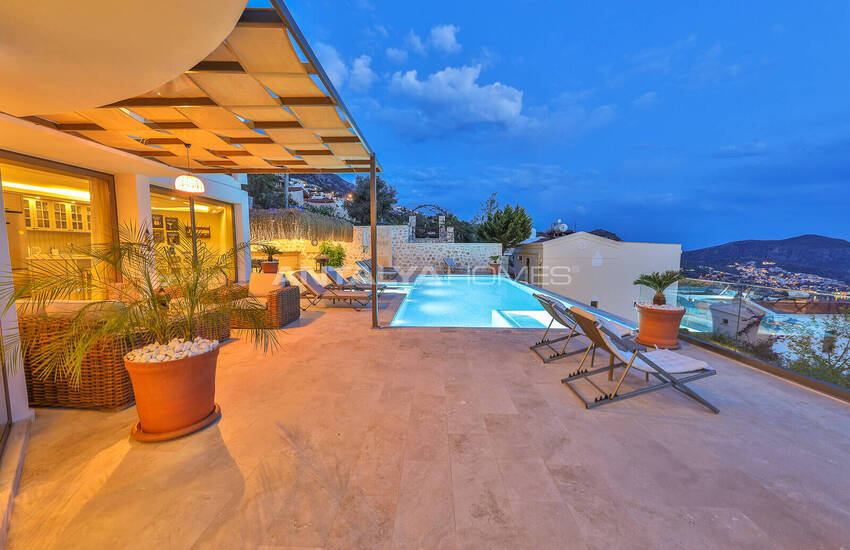 Kaş Kalkan'da Havuzlu ve Deniz Manzaralı Lüks 5+1 Villa 8