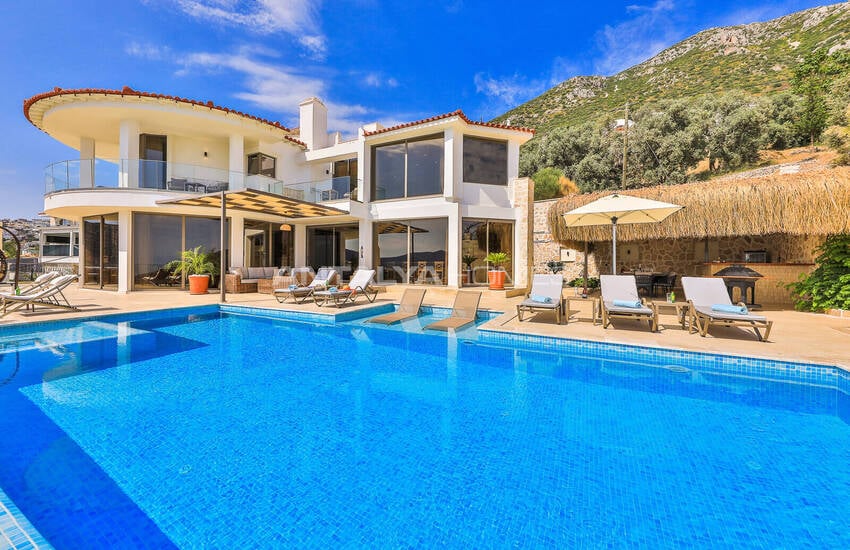 Kaş Kalkan'da Havuzlu ve Deniz Manzaralı Lüks 5+1 Villa 3