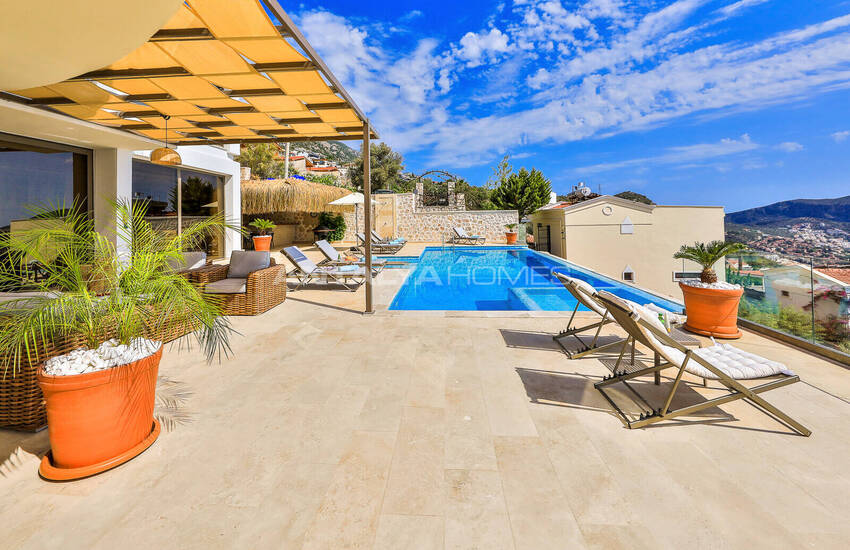 Kaş Kalkan'da Havuzlu ve Deniz Manzaralı Lüks 5+1 Villa 9