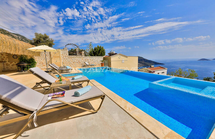 Kaş Kalkan'da Havuzlu ve Deniz Manzaralı Lüks 5+1 Villa 12