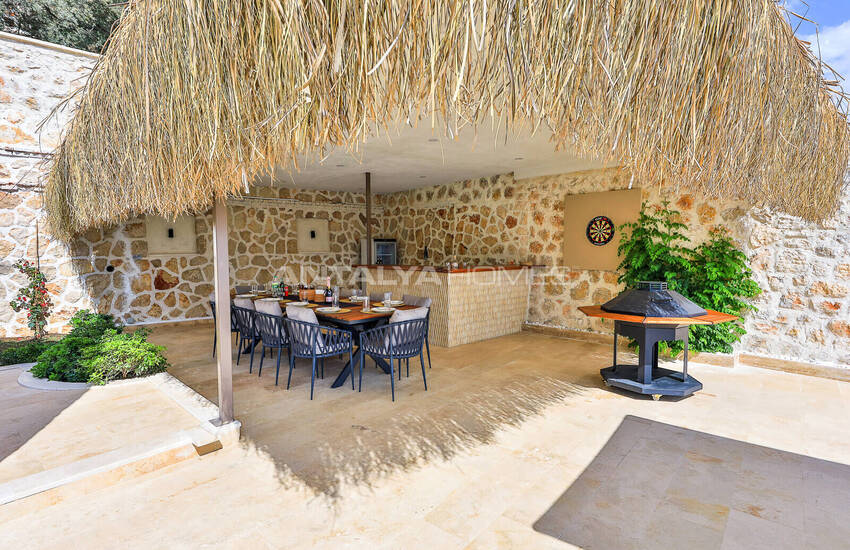 Kaş Kalkan'da Havuzlu ve Deniz Manzaralı Lüks 5+1 Villa 14
