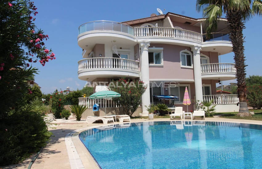Maison En Triplex Avec Jardin Dans Un Complexe À Belek Antalya
