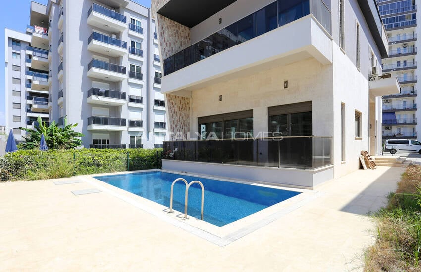 Detached House in an Exclusive Complex in Altıntaş 1