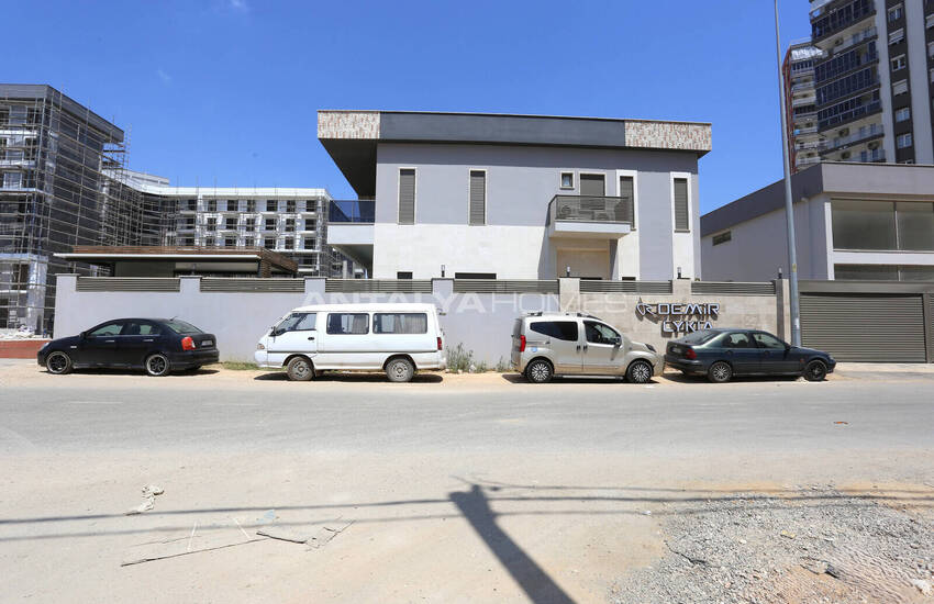 Detached House in an Exclusive Complex in Altıntaş 3