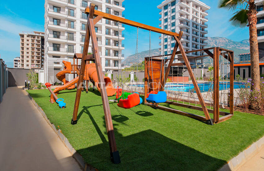 Alanya Merkezinde Havuzlu Sitede Şık Daireler 15