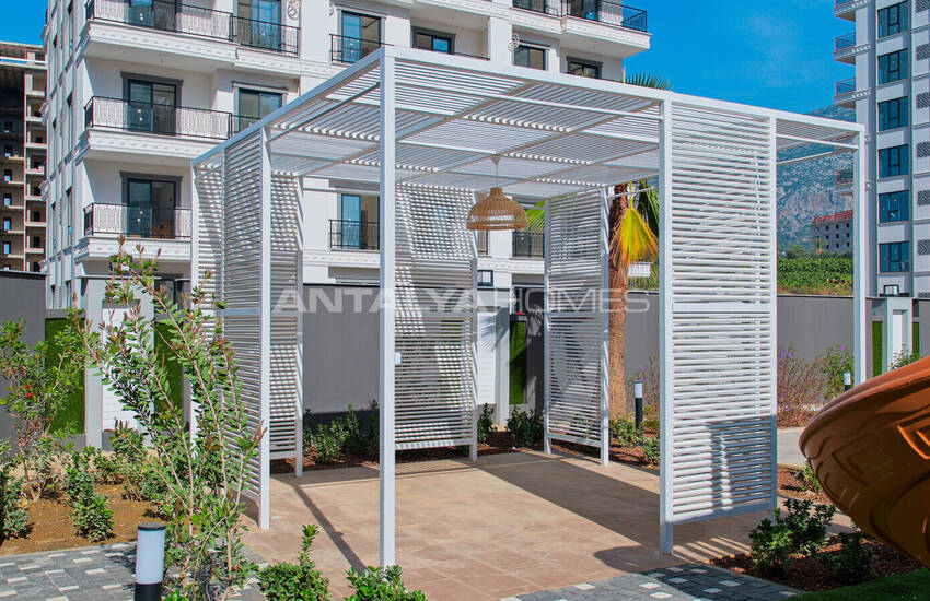 Alanya Merkezinde Havuzlu Sitede Şık Daireler 13
