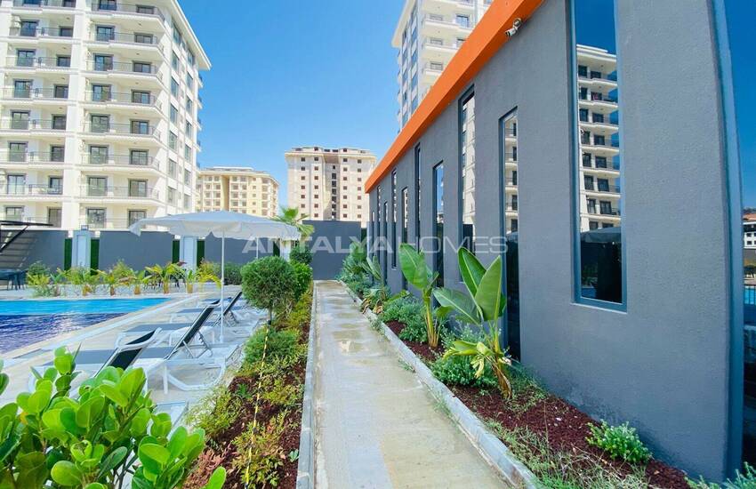 Alanya Merkezinde Havuzlu Sitede Şık Daireler 8