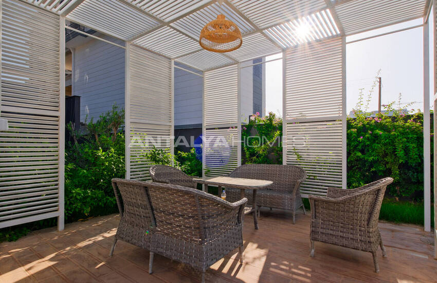 Alanya Merkezinde Havuzlu Sitede Şık Daireler 11
