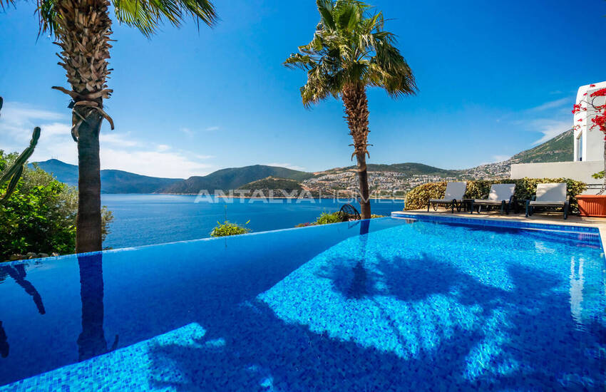 Beachfront House with Beach Access and Pool in Kalkan 11