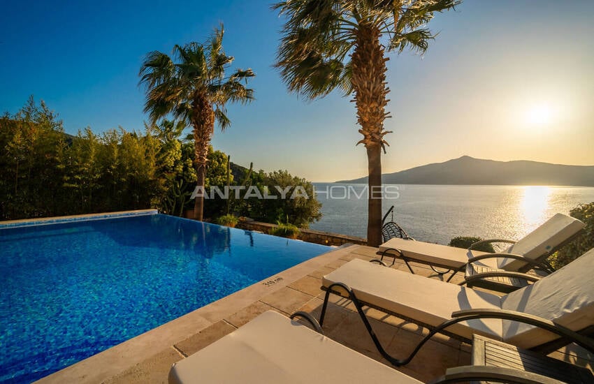Beachfront House with Beach Access and Pool in Kalkan 16