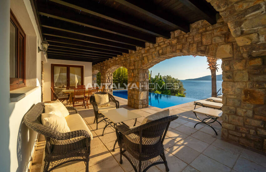 Beachfront House with Beach Access and Pool in Kalkan 18
