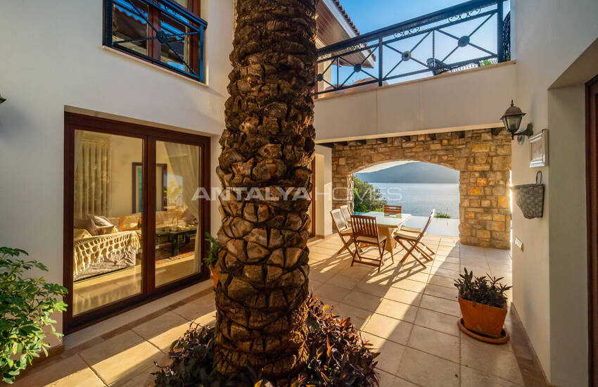 Beachfront House with Beach Access and Pool in Kalkan 19