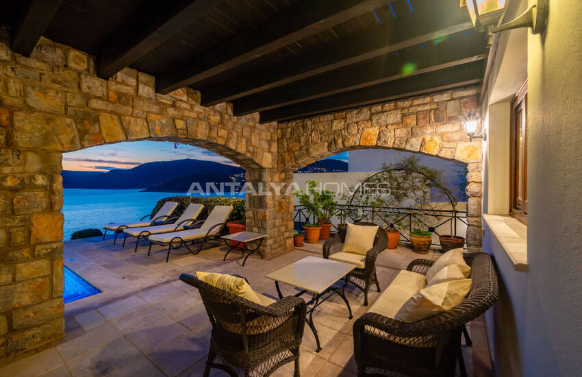 Beachfront House with Beach Access and Pool in Kalkan 20