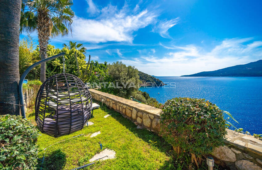 Beachfront House with Beach Access and Pool in Kalkan 25