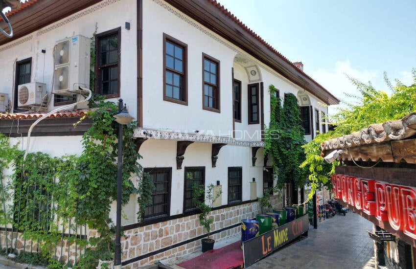 Bureau Commercial Dans Un Quartier Animé De Kaleiçi, Antalya 2
