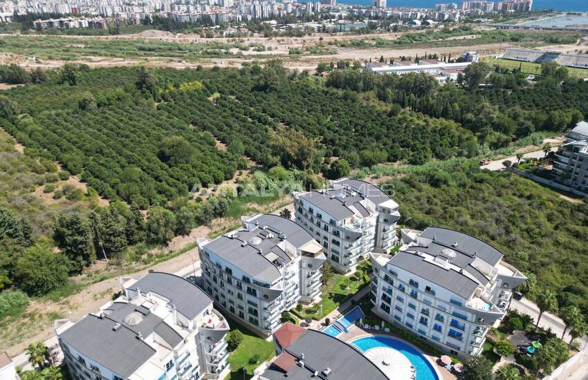 Antalya Konyaaltı’nda Havuz Manzaralı Eşyalı 2+1 Daire 1