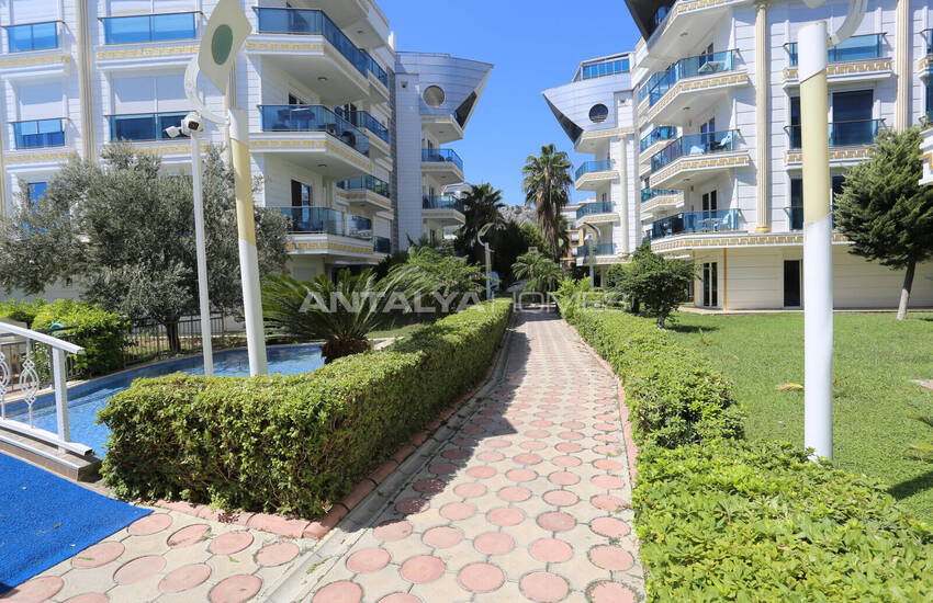Antalya Konyaaltı’nda Havuz Manzaralı Eşyalı 2+1 Daire 7