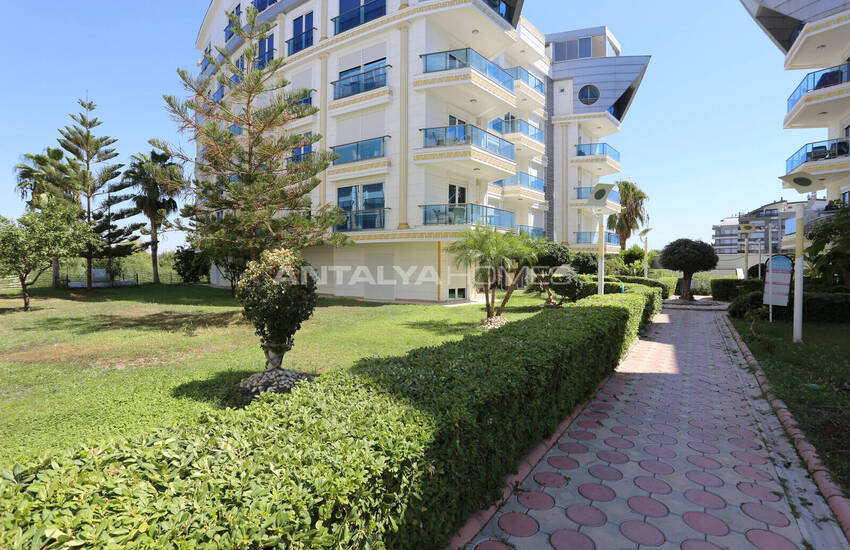Antalya Konyaaltı’nda Havuz Manzaralı Eşyalı 2+1 Daire 8