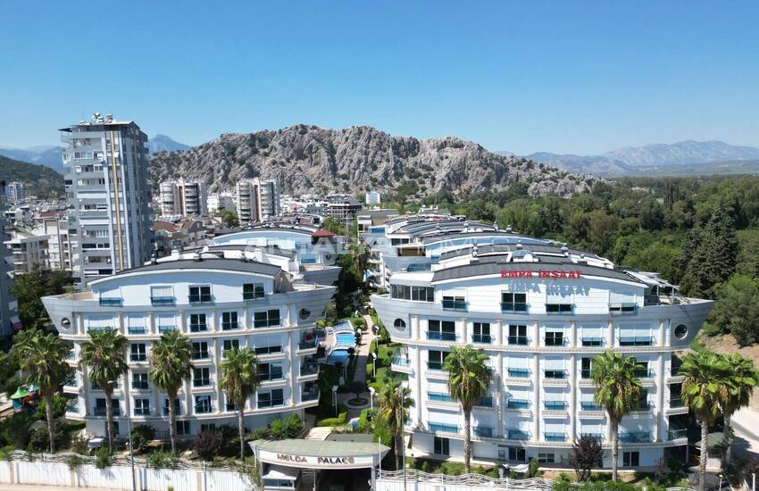 Antalya Konyaaltı’nda Havuz Manzaralı Eşyalı 2+1 Daire 5