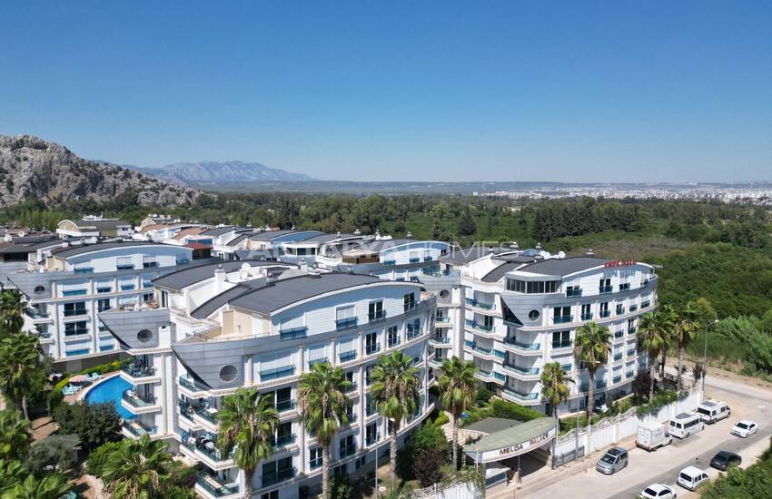 Antalya Konyaaltı’nda Havuz Manzaralı Eşyalı 2+1 Daire 2