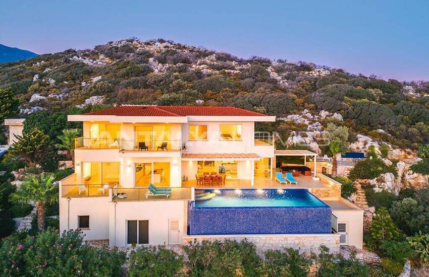 5-bedroom House with Infinity Pool in Antalya Kaş 1