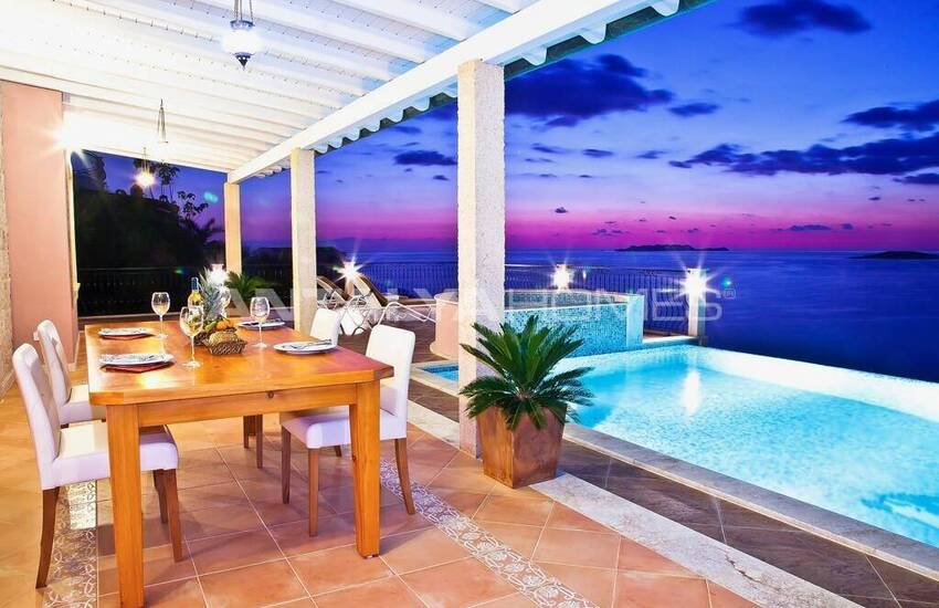 Kaş'ta Yatırım Potansiyeli Olan Deniz Manzaralı Gayrimenkul 5