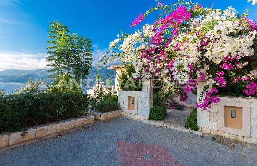 Kaş'ta Yatırım Potansiyeli Olan Deniz Manzaralı Gayrimenkul 7