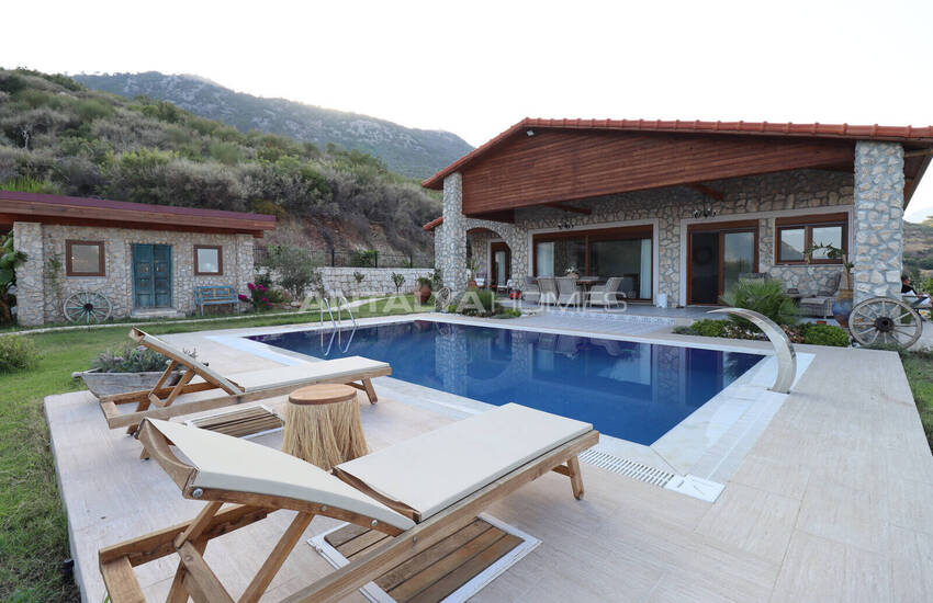 House with Pool Intertwined with Nature in Antalya Adrasan 5