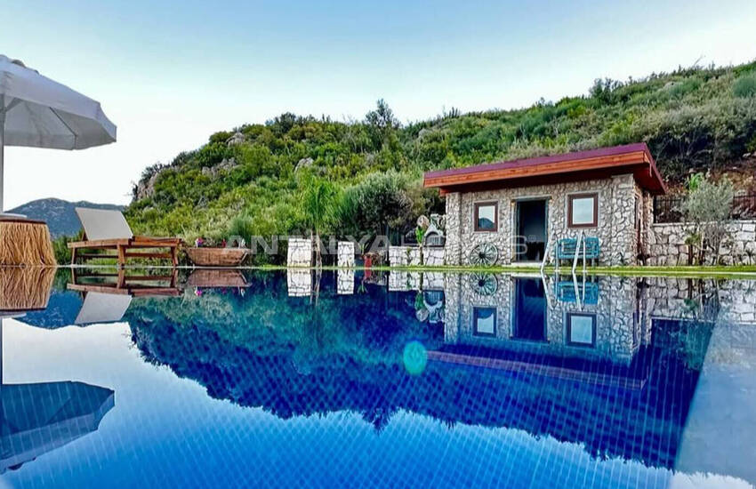 House with Pool Intertwined with Nature in Antalya Adrasan 4