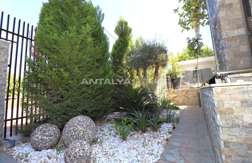 Antalya Yeşilbayır'da Özel Havuzlu Müstakil Villa 12