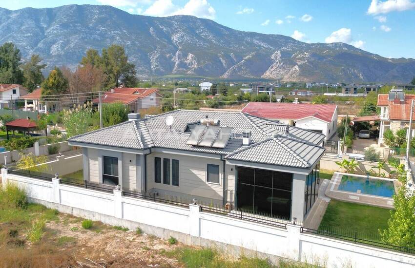 Antalya Döşemealtı'nda Havuzlu ve Dağ Manzaralı Ev 2