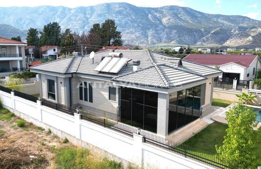 Antalya Döşemealtı'nda Havuzlu ve Dağ Manzaralı Ev 4