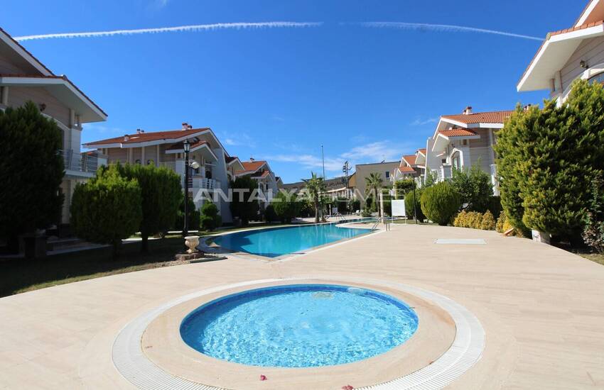 Antalya Belek'te Havuzlu Sitede 3 Odalı Şık Villa 6