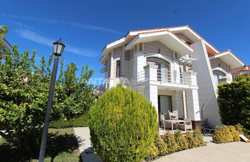 Antalya Belek'te Havuzlu Sitede 3 Odalı Şık Villa 10