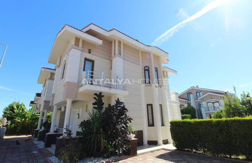 Antalya Belek'te Havuzlu Sitede 3 Odalı Şık Villa 2