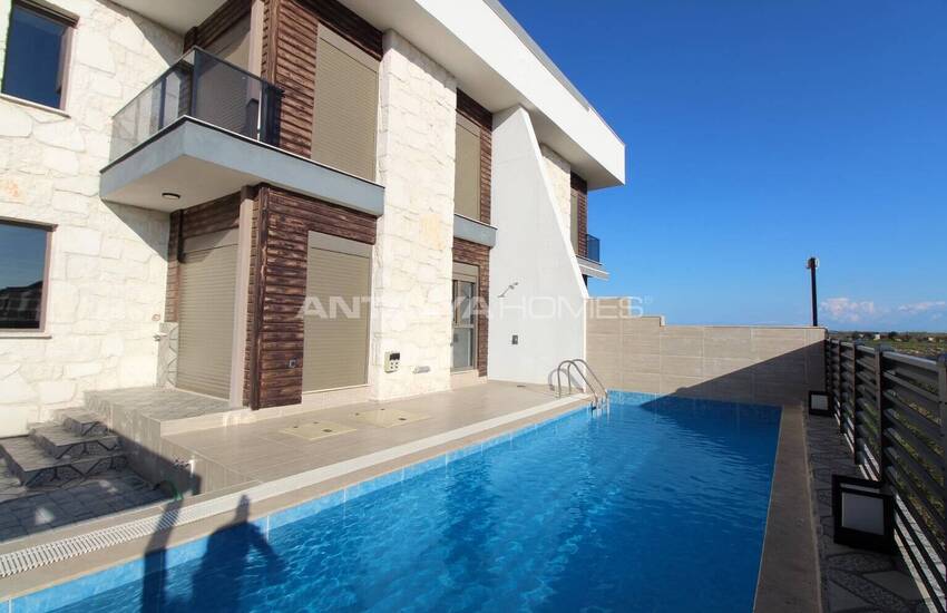 Полудом с 4 спальнями, бассейном и садом в Белеке 4