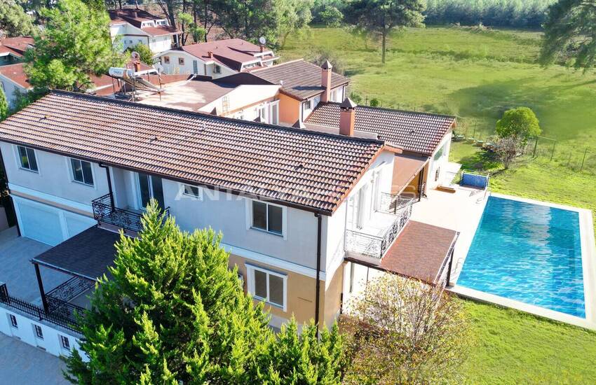 Detached House with Forest Views in Antalya Kepez 1