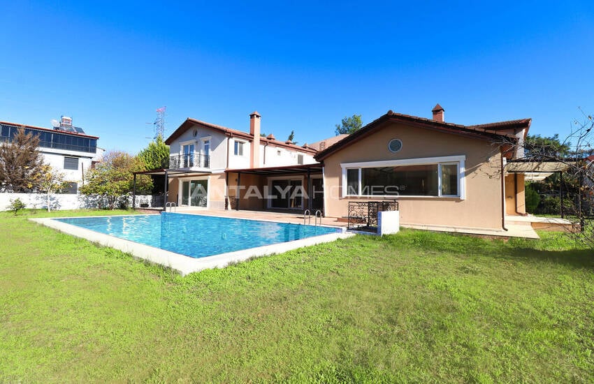 Detached House with Forest Views in Antalya Kepez 2