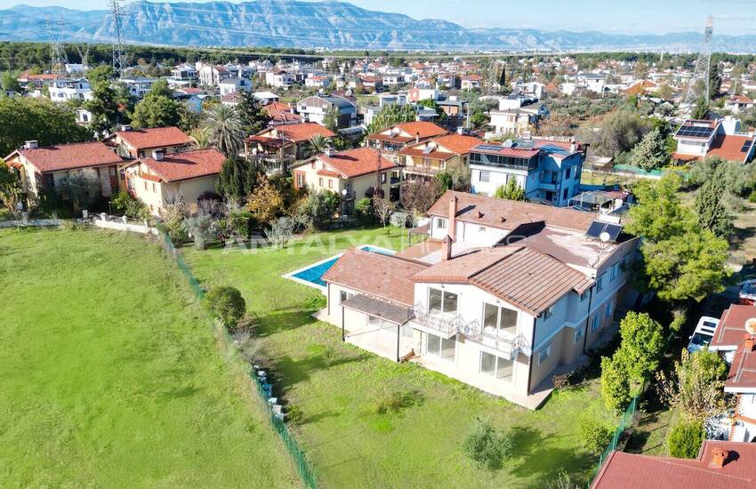 Detached House with Forest Views in Antalya Kepez 4