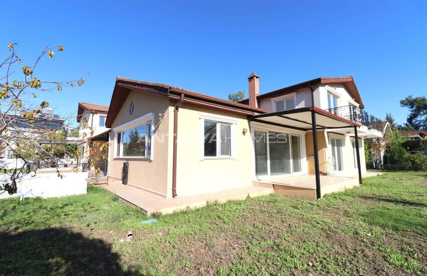 Detached House with Forest Views in Antalya Kepez 5