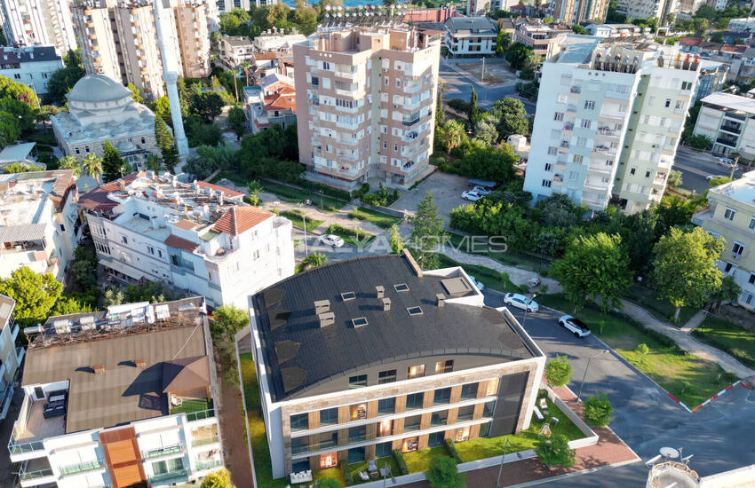 Antalya Muratpaşa'da Olanaklara Yakın Havuzlu Sitede Şık Daireler 6