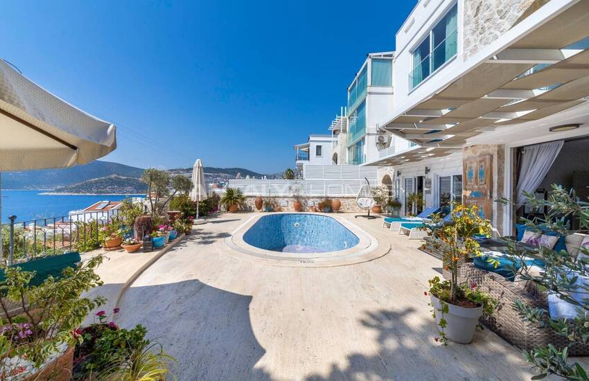 Modernes 4-zimmer-haus Mit Panoramablick Auf Das Meer In Kalkan