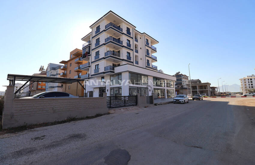 Flat in a Complex with Pool Near Antalya City Hospital in Kepez 6