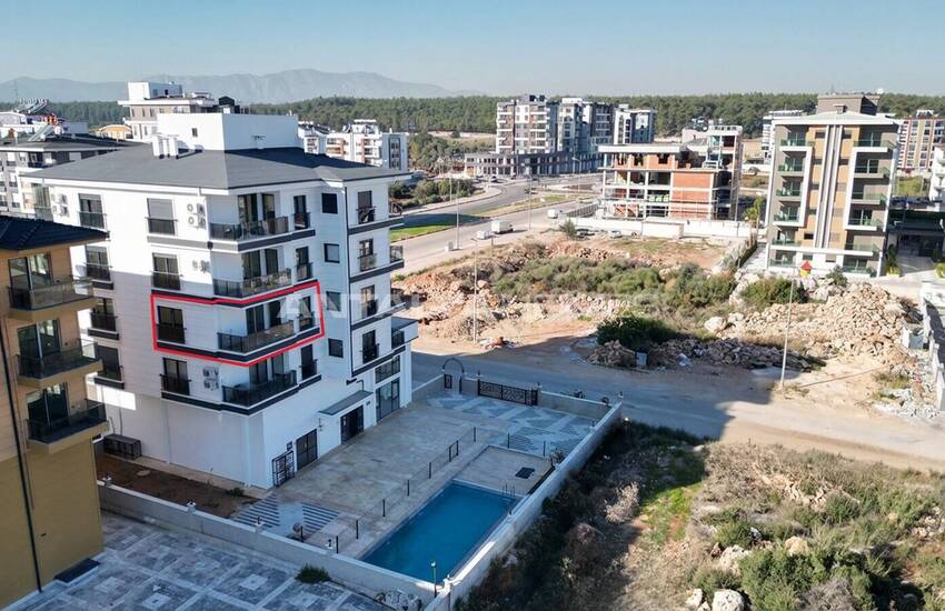 Flat in a Complex with Pool Near Antalya City Hospital in Kepez 1