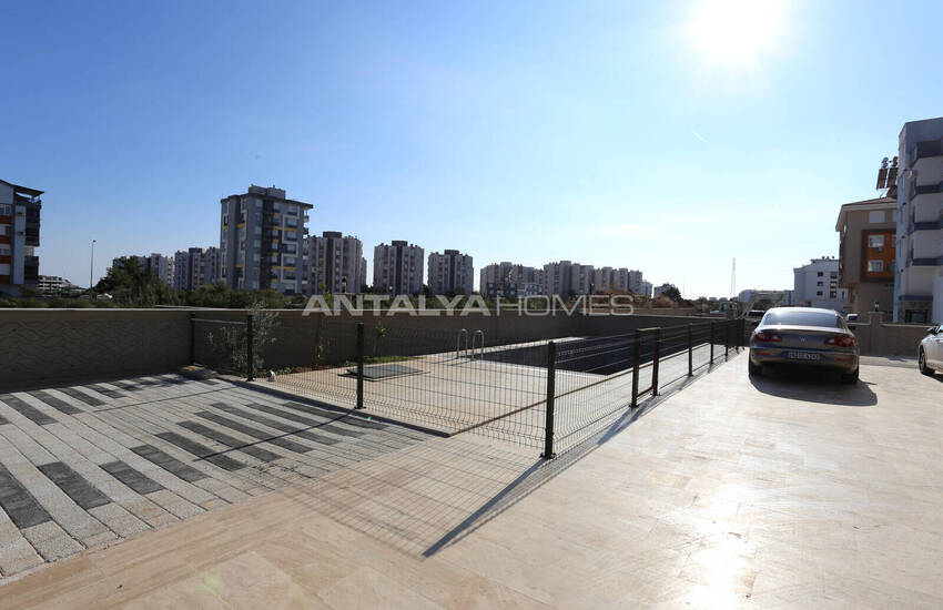 Flat in a Complex with Pool Near Antalya City Hospital in Kepez 7