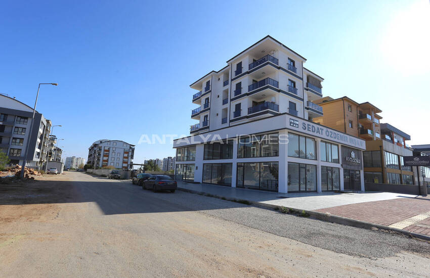 Flat in a Complex with Pool Near Antalya City Hospital in Kepez 4