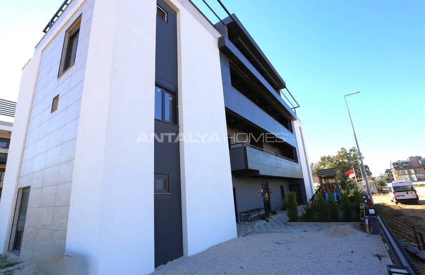 Building with High Rental Income Potential in Antalya Altintas 9