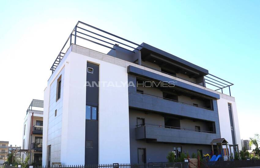 Building with High Rental Income Potential in Antalya Altintas 8