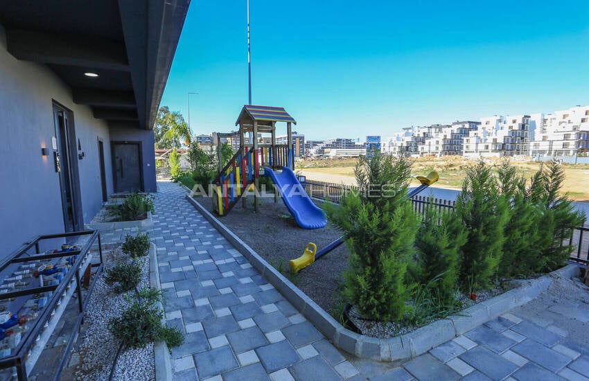 Building with High Rental Income Potential in Antalya Altintas 16